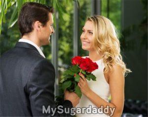 homem presenteando com flores