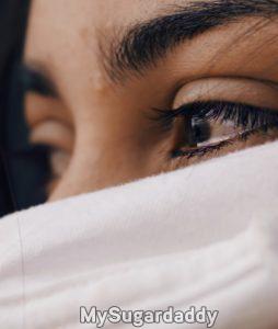 ólhos com lágrimas de mulher como superar uma rejeição