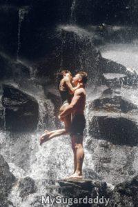 casal na cachoeira signos que combinam de água