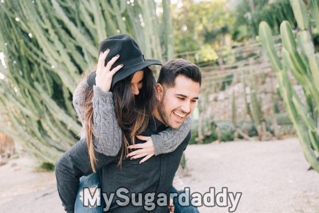 casal se divertindo juntos em novo relacionamento