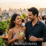 Casal em rooftop bar em São Paulo com um homem rico